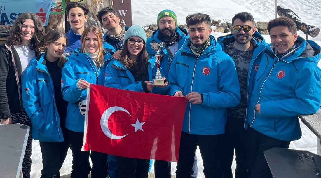 NİSA ÖZSOY BRONZ MADALYA KAZANDI