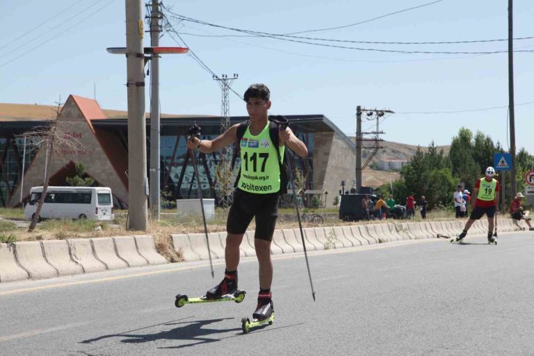 TEKERLEKLİ KAYAK TÜRKİYE ŞAMPİYONASI, AHLAT’TA BAŞLADI