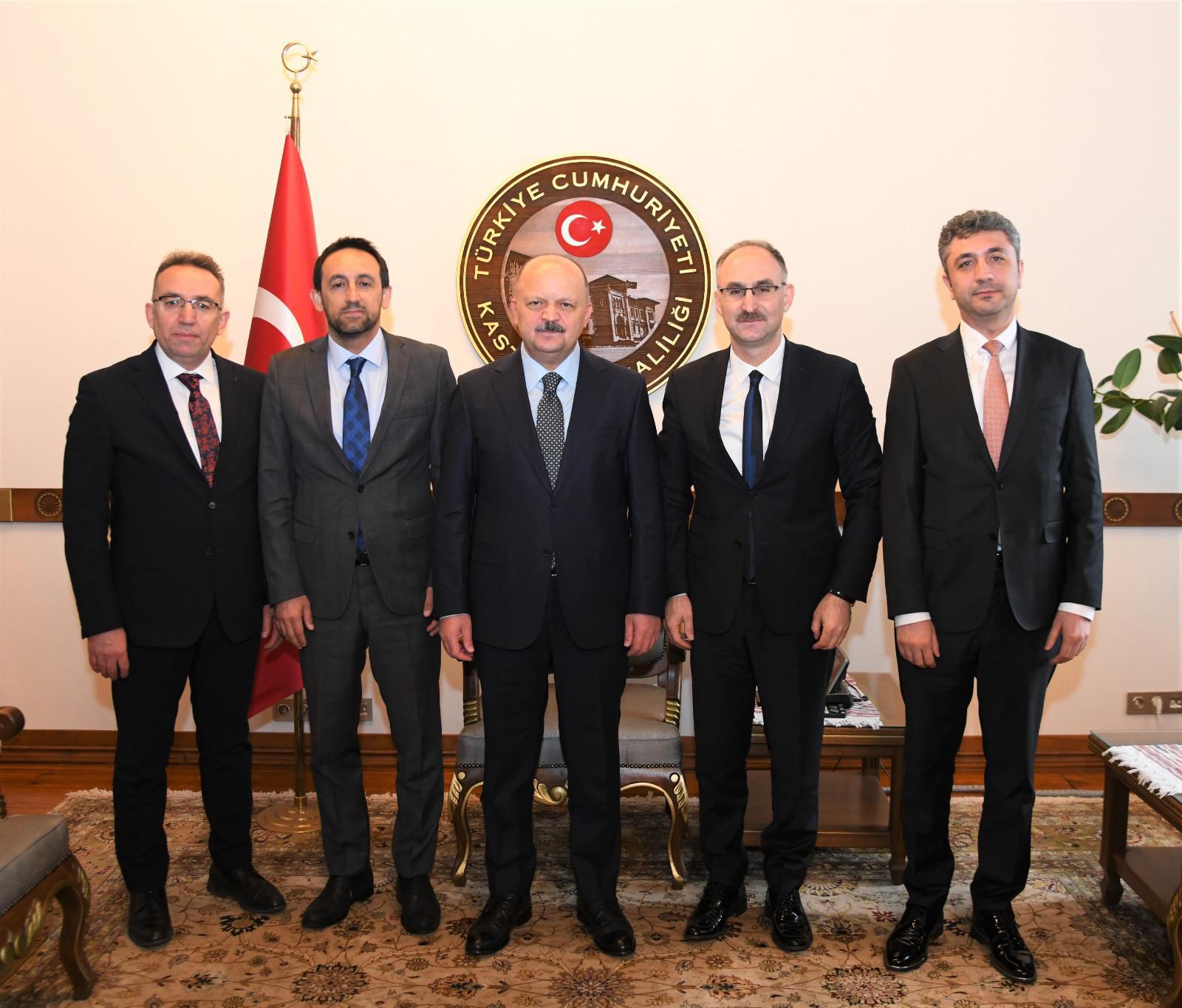 BAŞKANIMIZ KASTAMONU VALİSİ MEFTUN DALLI’YI ZİYARET ETTİ